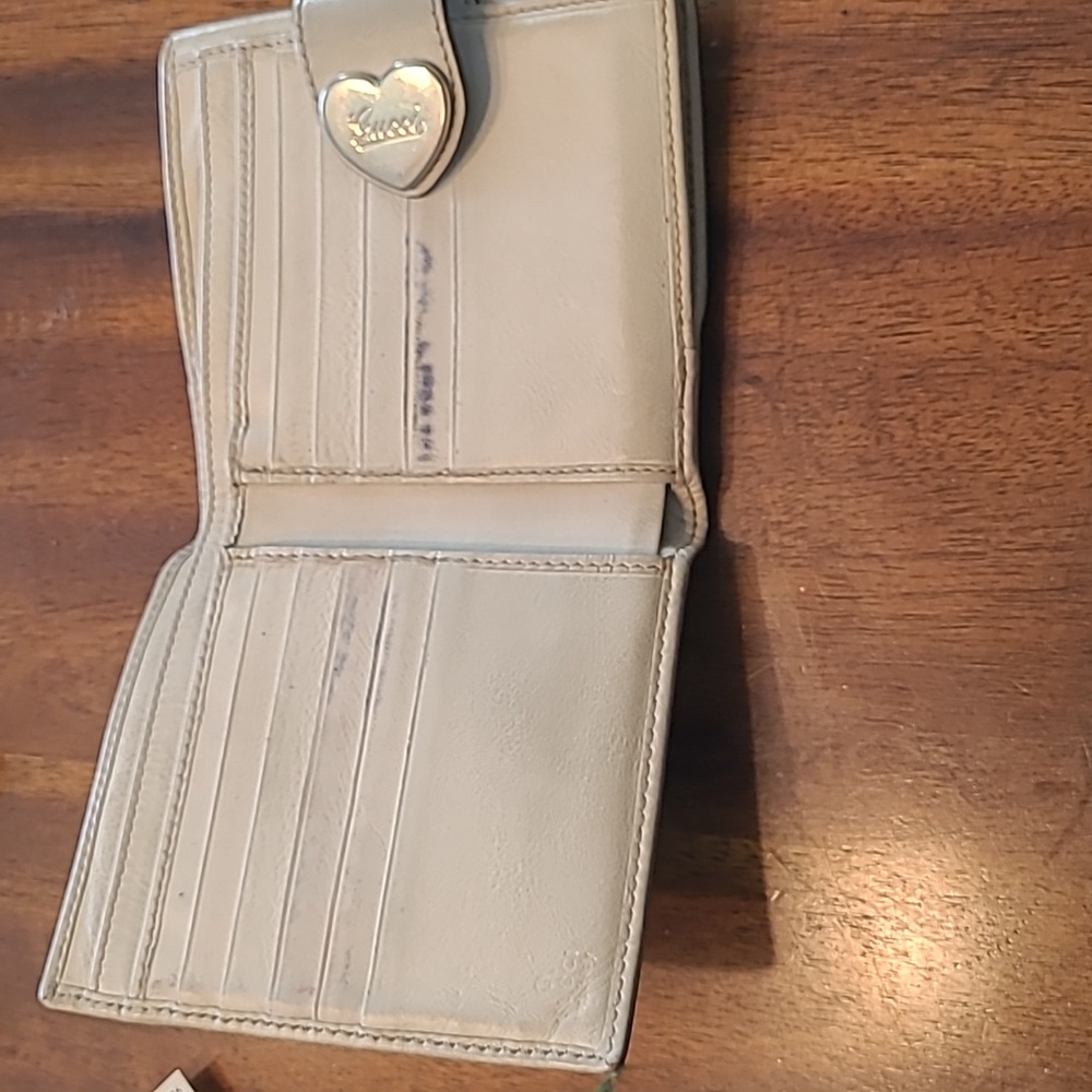 Gucci Bifold Monogram Snap Wallet - Picture 8 of 13
